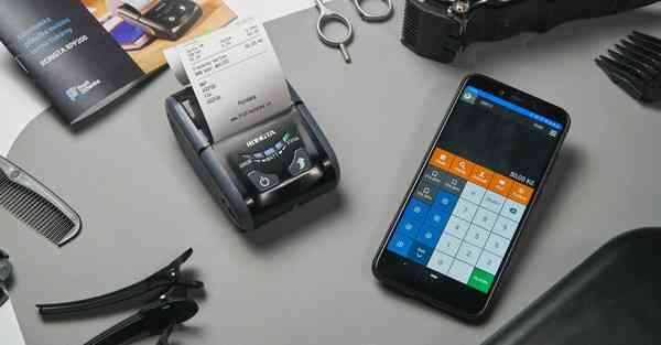 AI教育机器人智能陪伴