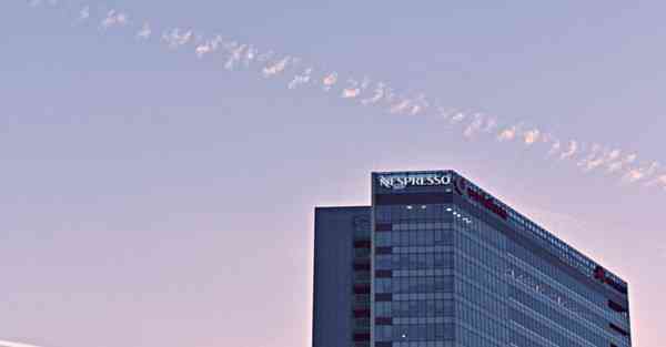 爸爸买了个智能机器人