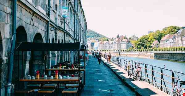 邱博士智能机器人第九代