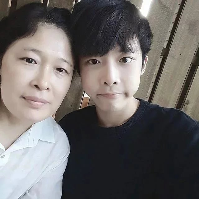 杨爱娜仁