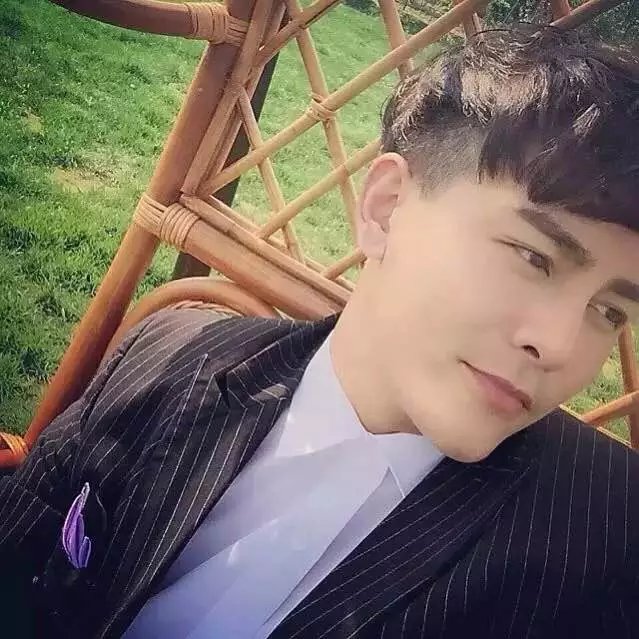 成贵栋哲