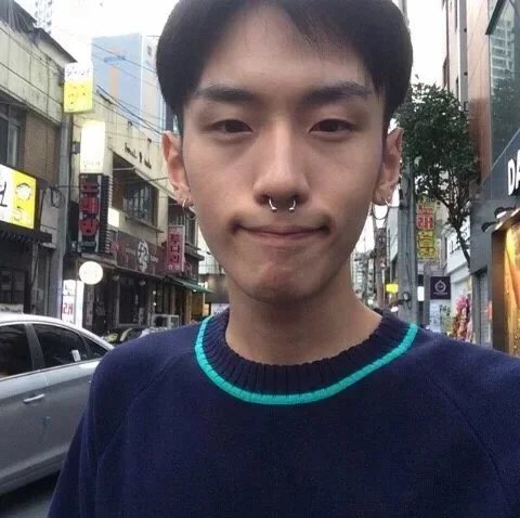 东伦叶媚